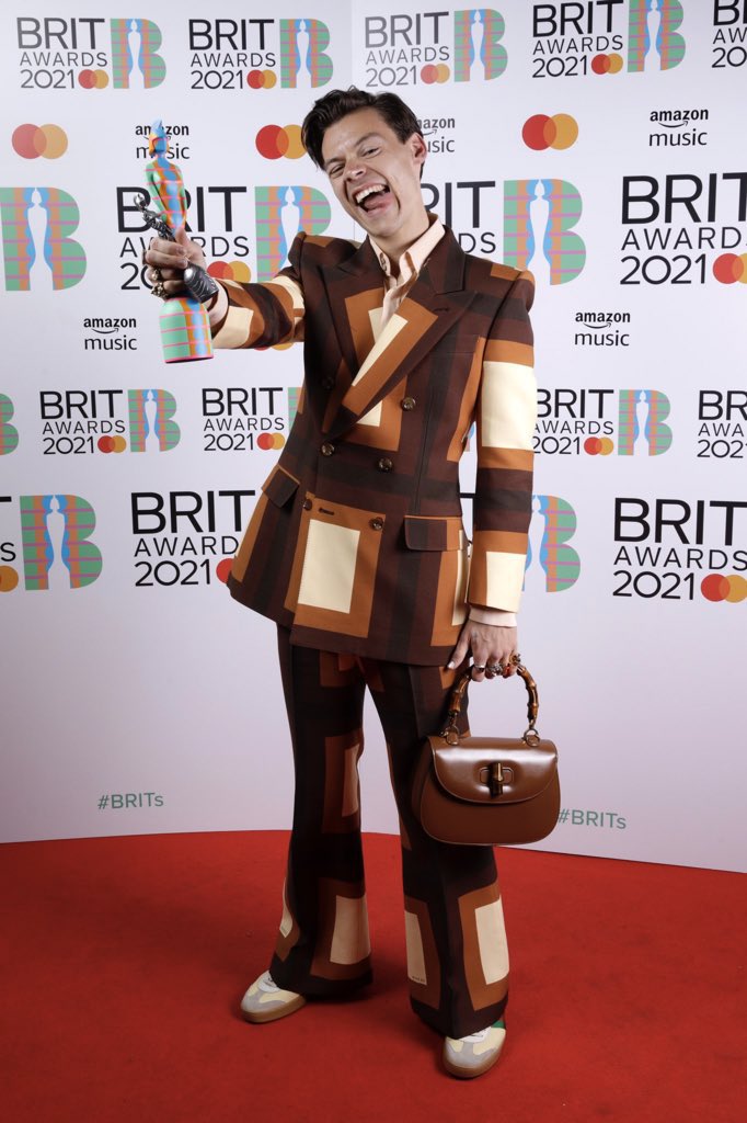 hrrysmilfs's tweet photo. Something about harry at the brits💞💞 https://t.co/J5h6KQzbcf