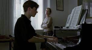 merlinpapin3's tweet photo. #WatchingClassicsChallenge2021 Mai (Autriche) avec le film (découverte) #LaPianiste de #MichaelHaneke (2001) avec #IsabelleHuppert , #BenoitMagimel , #AnnieGirardot, #AnnaSigalevitch , #EvaGreen , #SuzanneLothar, #UdoSamel
@Jouxplane83 @FredOL69007 @tbarnaud https://t.co/cVqR5DF5eF