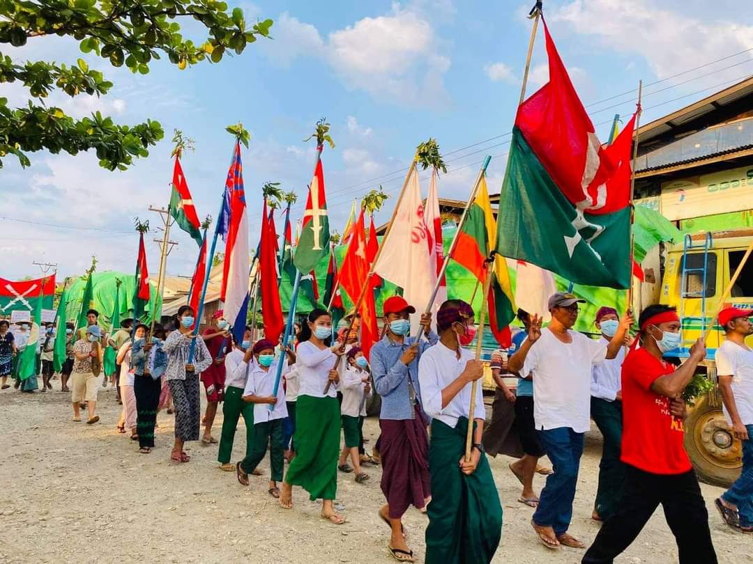 MilkTeaMM_MTAM's tweet photo. Locals, students and education staff in #Hpakant staged a demonstration against the military dictatorship on May 12. They also reject education under the military rule as the junta’s plan to reopen schools across Myanmar.
#May12Coup
#WhatsHappeningInMyanmar
#MilkTeaAlliance https://t.co/qv5ewGw9Ce