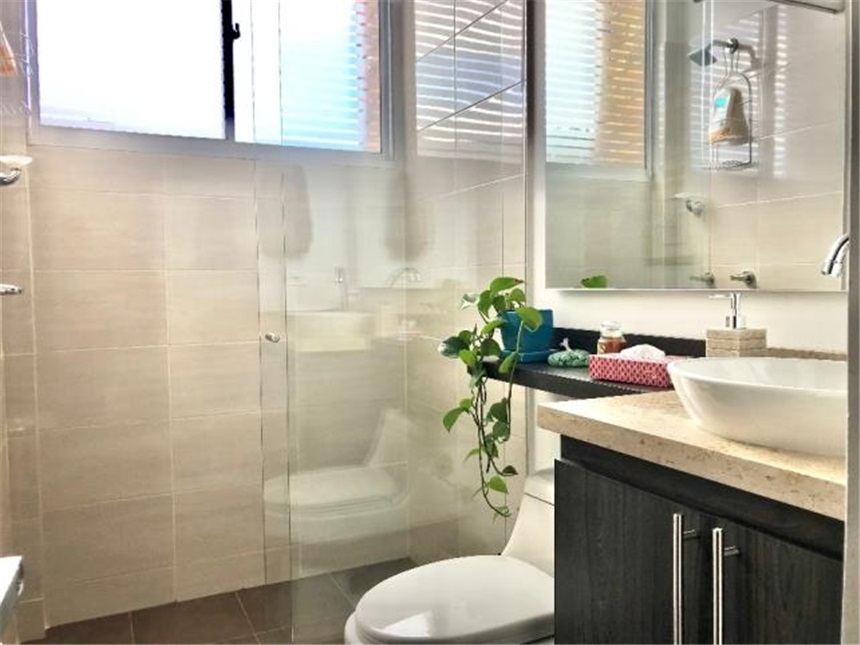 Apartamento esquinero en venta en el sector de Cedro Golf en Bogotá, en el sector de mayor valorización.
📐 100,00 m² 
🛏️ 3 alcobas 
🚿 3 baños 
Conoce más aquí 👉fincaraiz.com.co/apartamento-en…