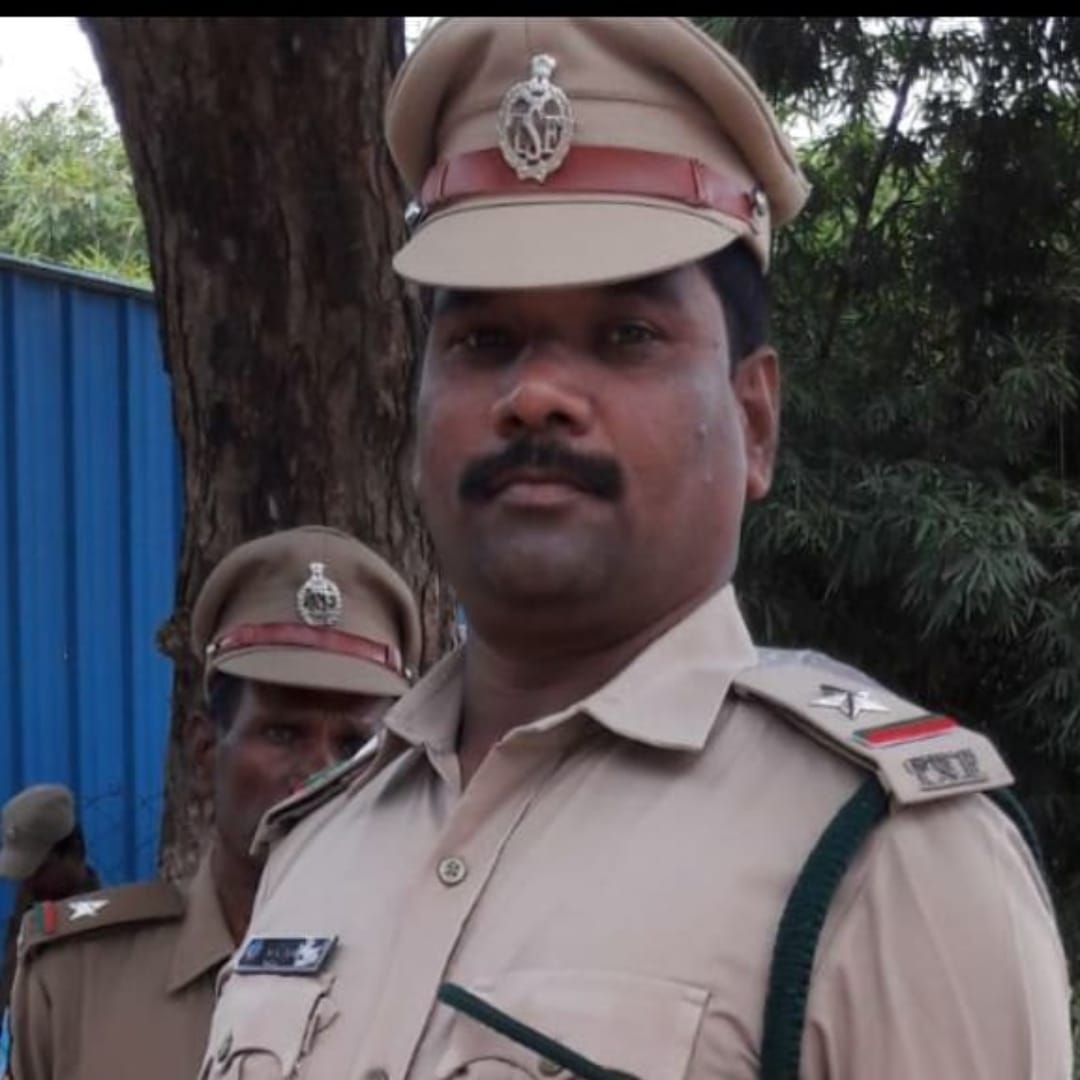 AmrabadTiger's tweet photo. Today we a lost a dedicated Forester To #COVID19 . Our Forest section Officer Shri M.A Nafeez has succumbed to this virus. Condolences to his family members.
Kindly wear a mask😷and stay safe 
RIP Nafeez🙏 https://t.co/p9QXQIGMTx