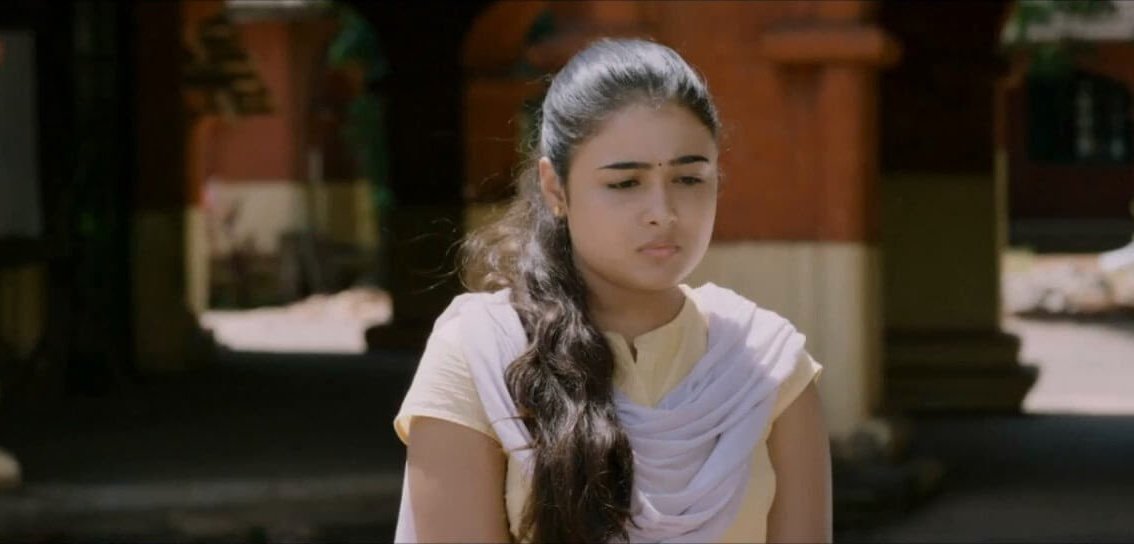 nayabpokiri's tweet photo. Who acted better..?? Thelipovali evvala!!

RT for Pandey       Like for Kiara https://t.co/B5IE0jtvLu