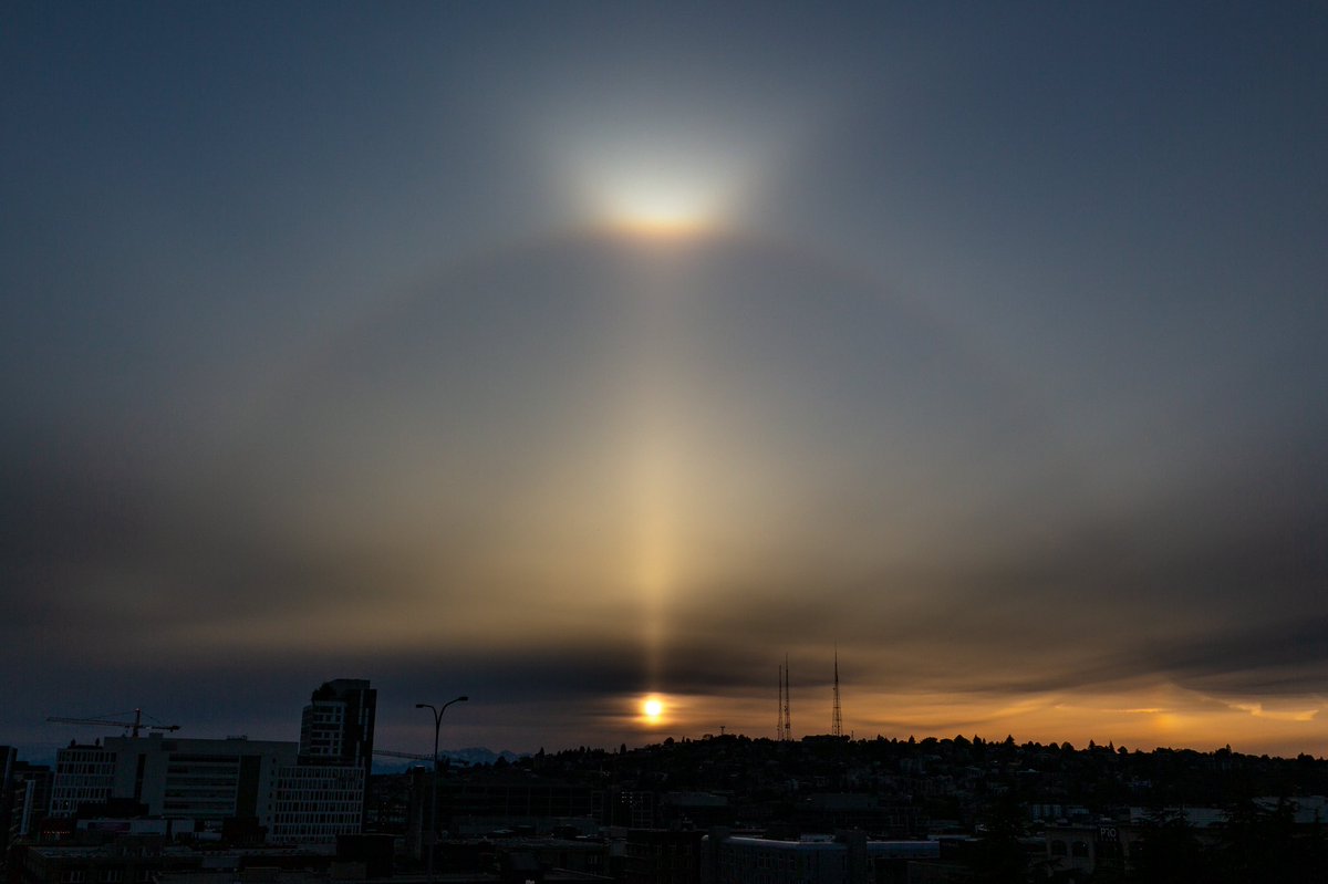 guyeatsoctopus's tweet photo. Solar Ring over Queen Anne tonight — Capitol Hill, Seattle WA
#sunset #halo #sunhalo #pnw #pnwlife #seattlephotographer #seattle #seawa #capitolhillseattle #capitolhill #ring #rainbow #landscapephotography #home #canon #5dmarkiii #2470mm #queenanne #radiotower https://t.co/i49QKdUVt1