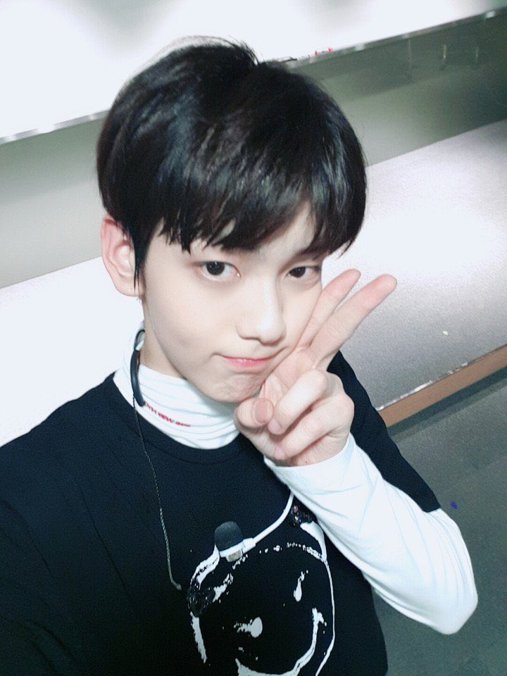 ThXTeam_twt's tweet photo. ⠀⠀* 👑 · Lev _ (𝐩𝐥𝐚𝐲) ,, ℓιѕт 🎵 𝕦𝕡 . . dαtǝ : #KNOCKonmyheart + #TWINXCoasterStream !
Mis novias de @fairytwinx han sacado nuevas canciones y mi vida tiene sentido ahora, no puedo dejar de escuchar knock knock, en cualquier momento me hago vicioso. https://t.co/P80lstE6rF