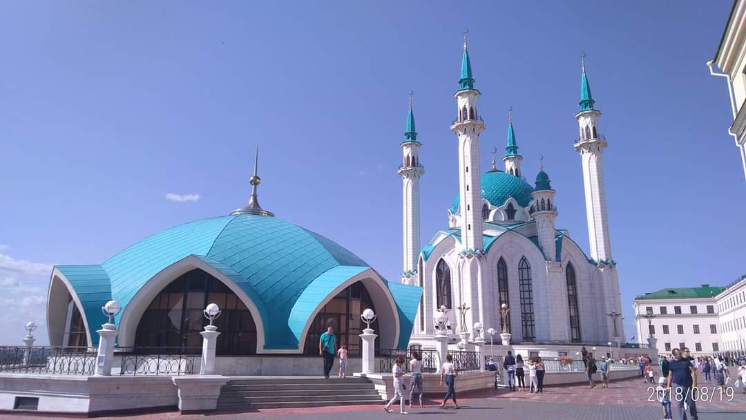 Akisan Motojp バイクで世界一周中断中 21 05 11 ロシア タタールスタン共和国カザン の学校で銃乱射事件が発生 9人死亡したらしい T Co 1ccllrmija 私にとってカザンは 18 08 19 世界遺産 カザンスキー クレムリ ロシア正教の大