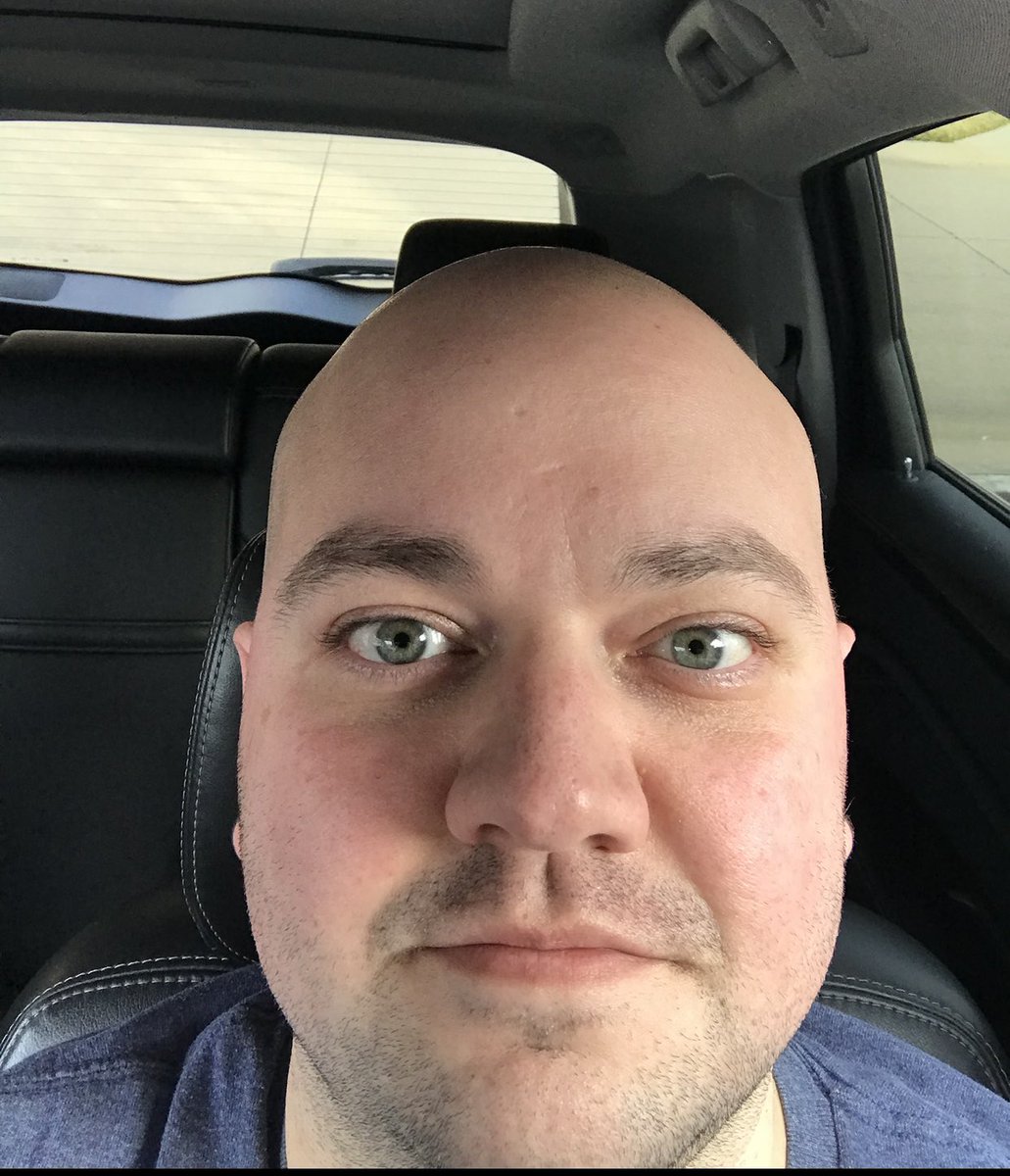 CTMagicGuy's tweet image. Struggled with body image my whole life, but have always loved my eyes. They tend to be green, but change depending on the color of my shirt.