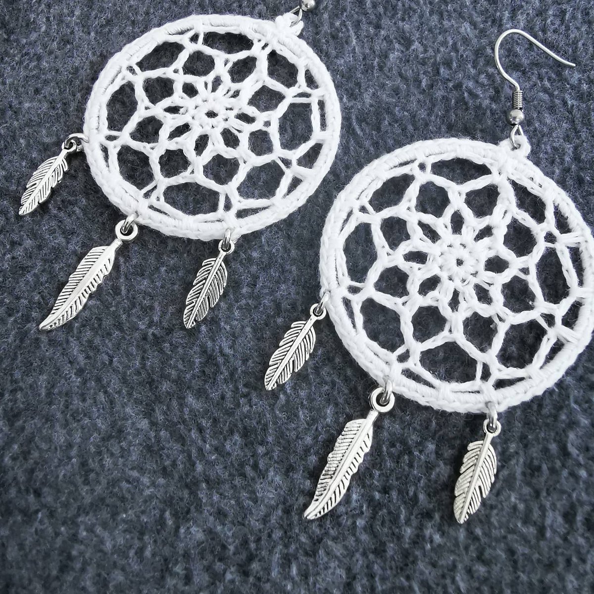 MadeByDoreen's tweet photo. I enjoyed making these dreamcatcher earrings 😍
#Dreamcatcher #handmadejewelry #crochet #handmadewithlove #handmadegifts https://t.co/ccMF9a7qCJ