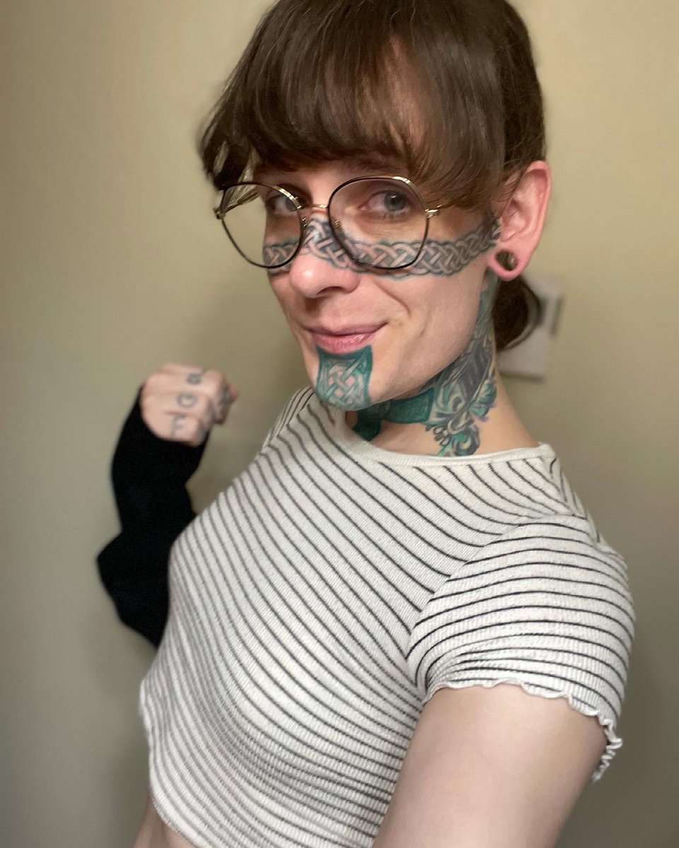 KeoghLucille's tweet photo. This evenings body appreciation is naked face lucy!!!! Hahaha bask in me and all my naked face glory bwahahahaha 🥰💞 love yourself in all your looks!! #translove #transpride #loveyourself #selflove #missingyou #transfemale #transwomen #blackbeetattoos https://t.co/XmRePNuRkF