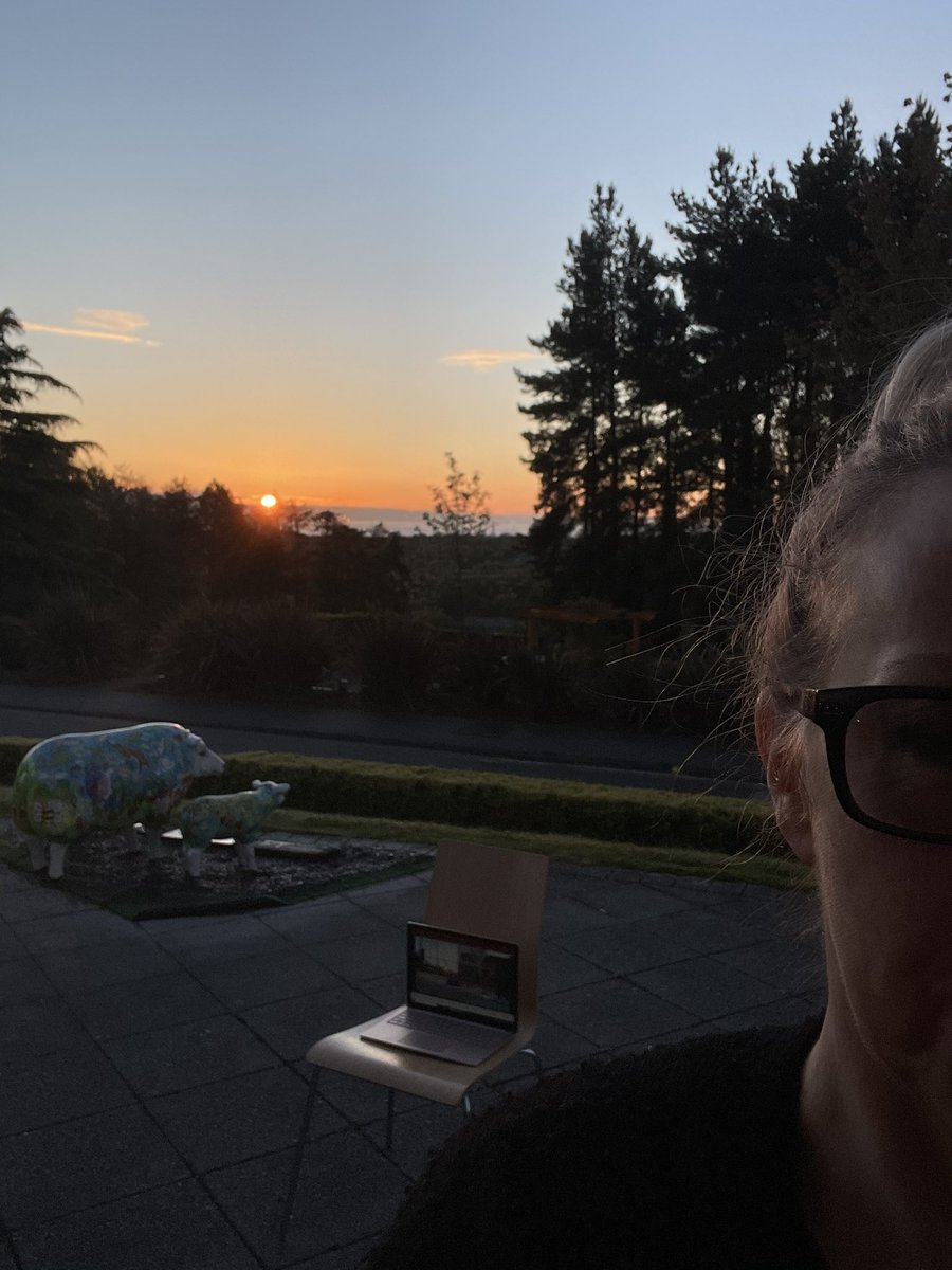 Sunrise Yoga 🧘‍♂️ <a href="/ActiveCambria/">ACTIVE CAMBRIA</a> @colegcambria <a href="/donnawelshy/">Donna Welsh</a> #MentalHealthWeek 🙏 ☀️
