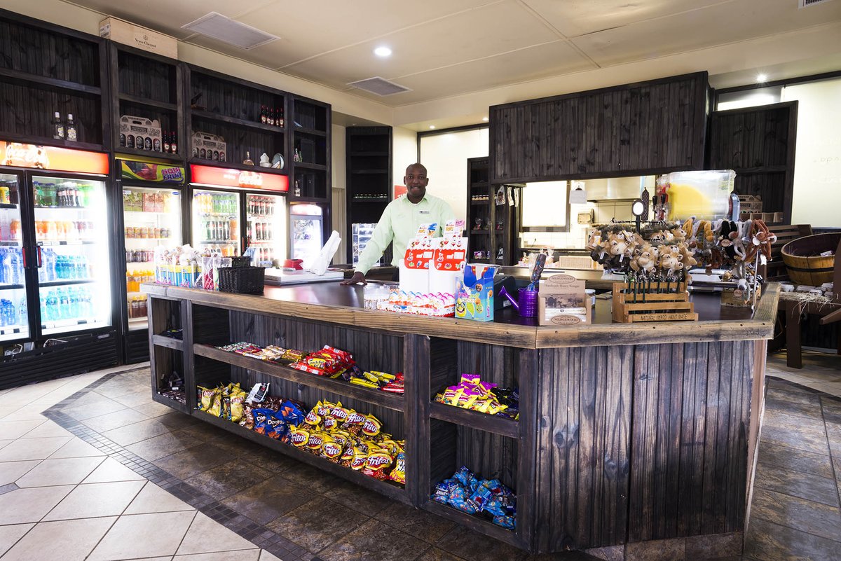 AlpineHeathR's tweet photo. Visit our exclusive Village Market and its charming Village Square for a unique shopping experience. Here, you can stock up on general items such as freshly baked bread and pastries, farm eggs, cheeses, a variety of cold or marinated meats, braai packs, milk, fruit and vegetables https://t.co/53s53kZmT1