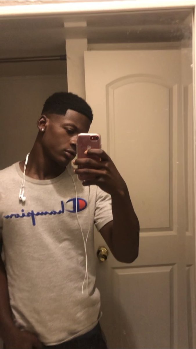 OfficialCoreyjr's tweet photo. They say I look like lil boosie 😂😂 @BOOSIEOFFICIAL #BOOSIE https://t.co/NG4GaDCxjL