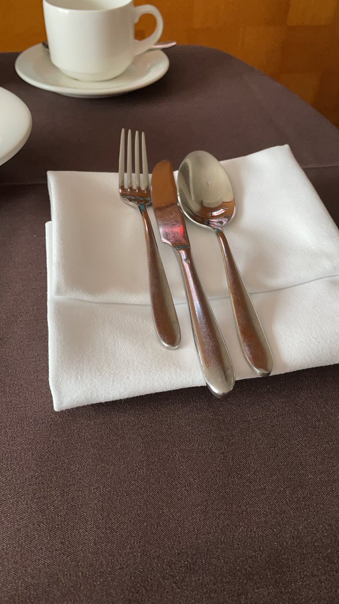 DylanFrancisKes's tweet photo. Room service https://t.co/5CITMnlSvn
