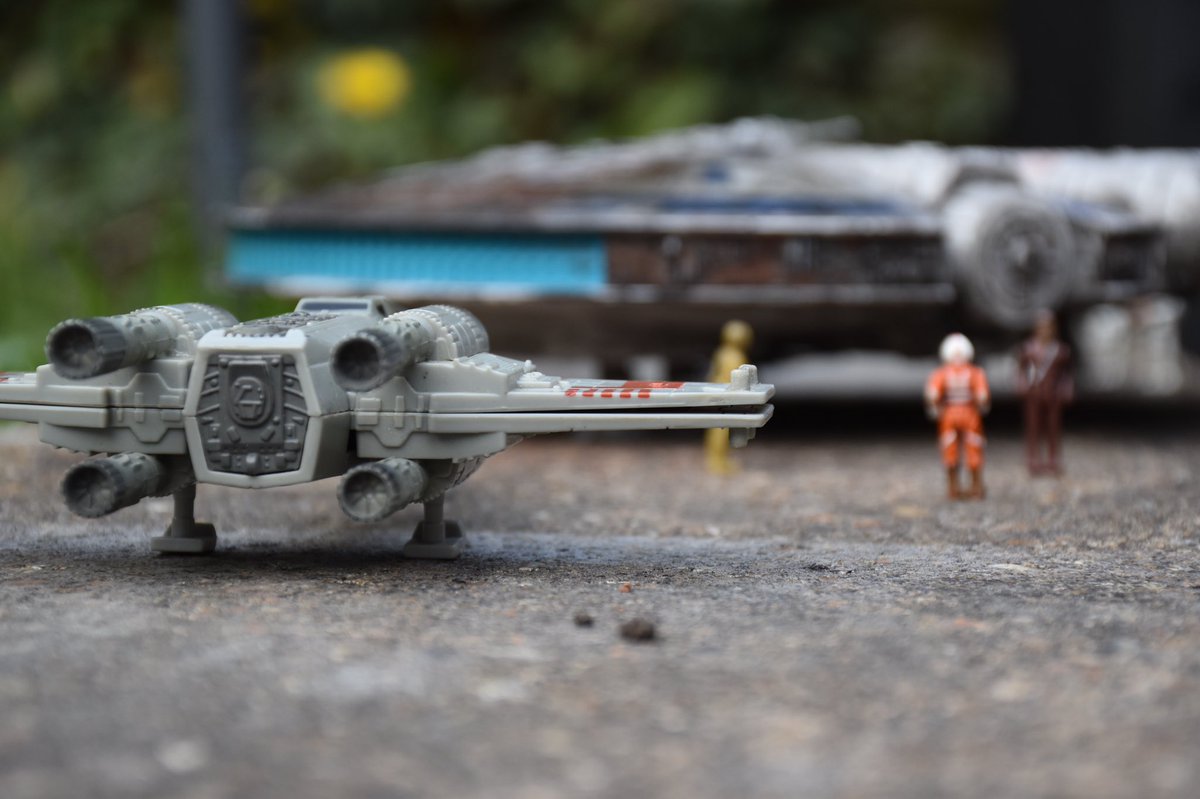 ReadFiveDesigns's tweet photo. Prepare to get off this rock
#readfivestandingby #micromachines #starwarsmicromachines #micromachinesstarwars #starwarsminiatures #originaltrilogy #starwarssaga #starwars #Xwing #starwarstoyphotography #starwarstoypics #MillenniumFalcon #forcelink https://t.co/IDi3dFkREM