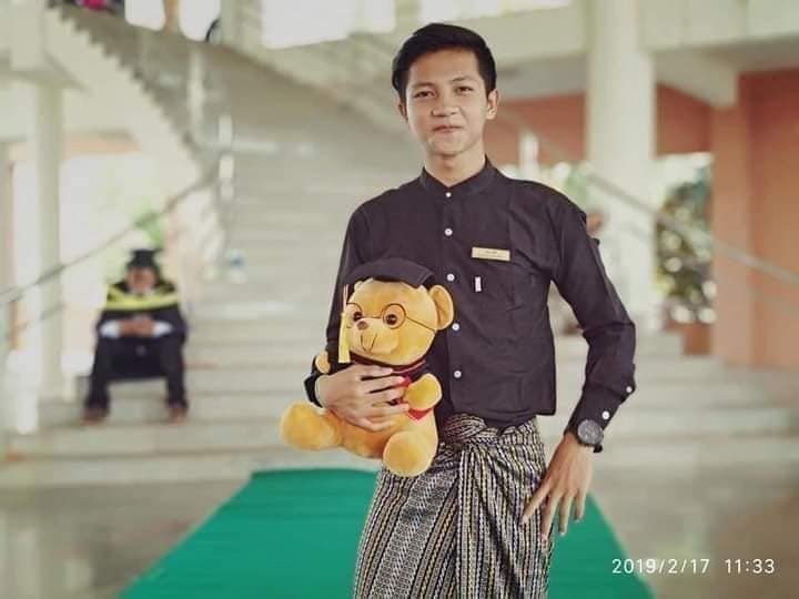 Reportedly, these two abductees were being brutally tortured in the prison. They were even beaten while eating and forced to eat the rice that spilt on the ground. #CrimesAgainstHumanity.  #WhatsHappeningInMyanmar  #May12Coup  #WhiteCoatStrike