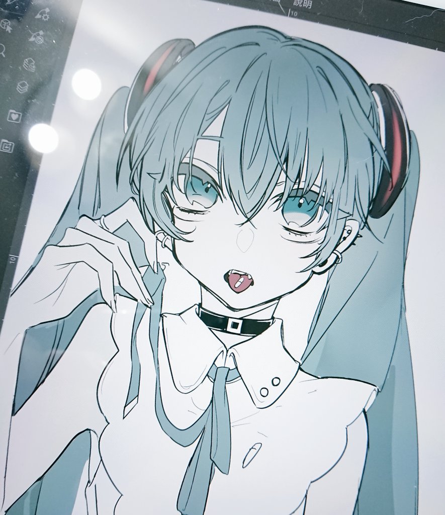 初音ミク 「ipadの画面が汚い笑 」|鈴虫のイラスト