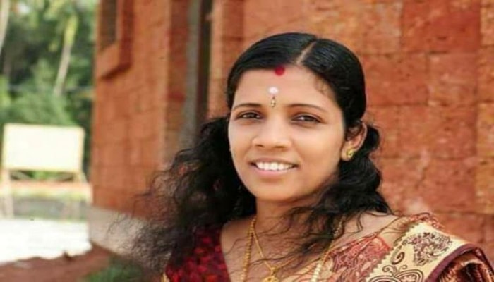 joybhattacharj's tweet photo. "I don't think I will be able to see you again. Sorry. Please raise our children well."
On International Nurses Day, remembering 28 year old  Lini Puthussery, who wrote this to her husband while she was critically ill from the Nipah virus she caught while trying to save a family. https://t.co/njdGNnMVdO