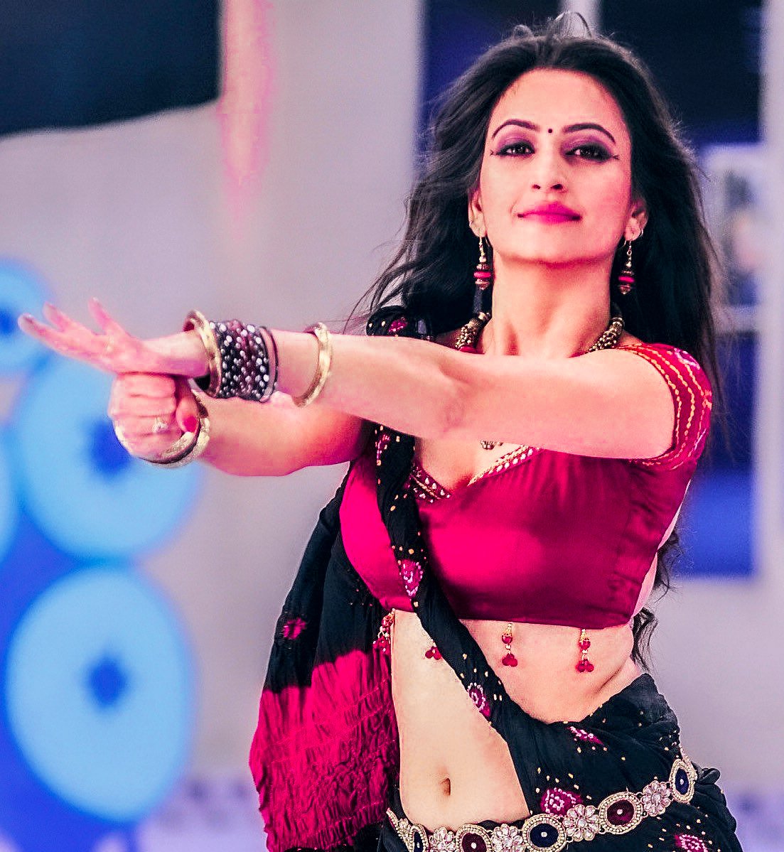 StylishStarRoc3's tweet photo. #KritiKharbanda hot navel 😍🤤 https://t.co/BR9hwbC2if
