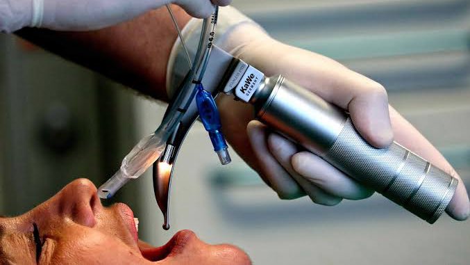 boneteacher's tweet photo. What is more painful than wearing a mask?

Needing a ~20cm long tube to breathe &amp; Getting it shoved down your throat by a young medical student who is probably doing it for the very first time.

If you don’t want that, #maskup &amp; #GetVaccinated 

#COVID19 #CovidIndia https://t.co/PZsNaVIDje