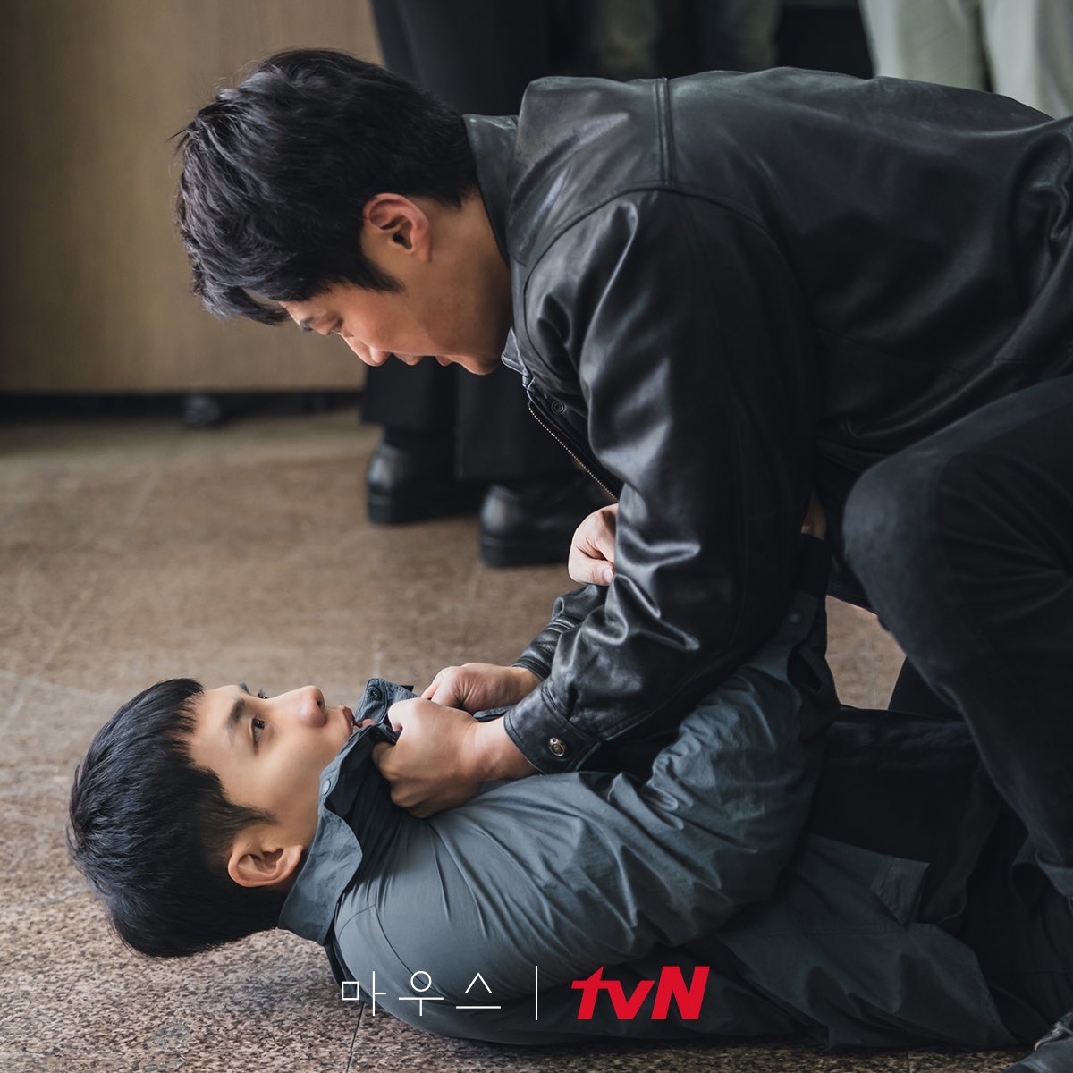 혼돈의 카오스 아수라장 쓰리샷😨 경찰서에서 멱살잡힌 바름, 실체 발각?! 매주 [수목] 밤 10시 30분 tvN 방송 #마우스 #tvN #수목드라마 #이승기 #이희준...