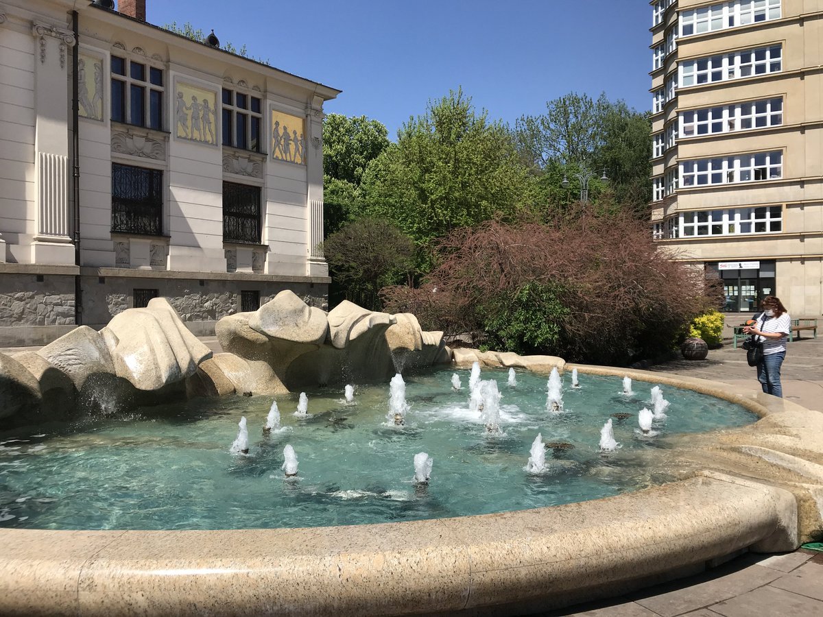 krakow_pl's tweet image. #Krakow #PlacSzczepański #Fontanna na pl. Szczepańskim już działa! ⛲ Można się nieco schłodzić....🕶️☀️

fot. @BSKrakow 

@krakow_pl @MeteoprognozaPL @IMGWmeteo @KrakowO2