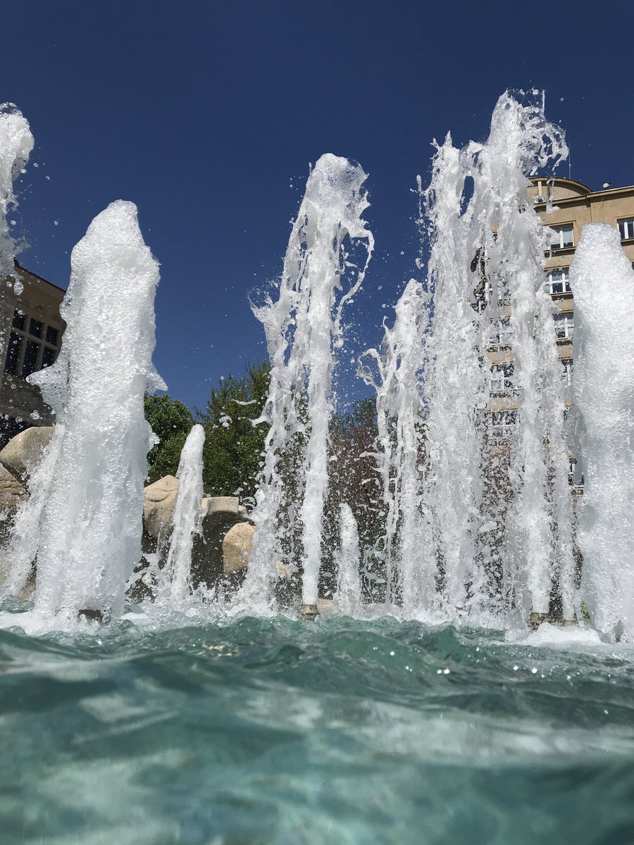 krakow_pl's tweet image. #Krakow #PlacSzczepański #Fontanna na pl. Szczepańskim już działa! ⛲ Można się nieco schłodzić....🕶️☀️

fot. @BSKrakow 

@krakow_pl @MeteoprognozaPL @IMGWmeteo @KrakowO2