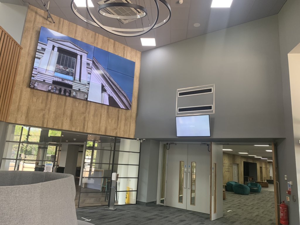 PFtoF's tweet photo. A nice change from #ThrowbackWhatever - actually planning real events at the newly refurbished @EMCCHotel this morning! #EastMidsHeadsUp https://t.co/SDxyygwvVt