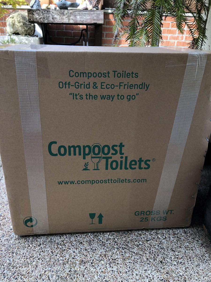 NeverTwoLate1's tweet photo. Yay we have a toilet.
#composttoilet
#narrowboatlife
#canallife
#boatbuild
#gettingthere https://t.co/3rlV4HBK7p