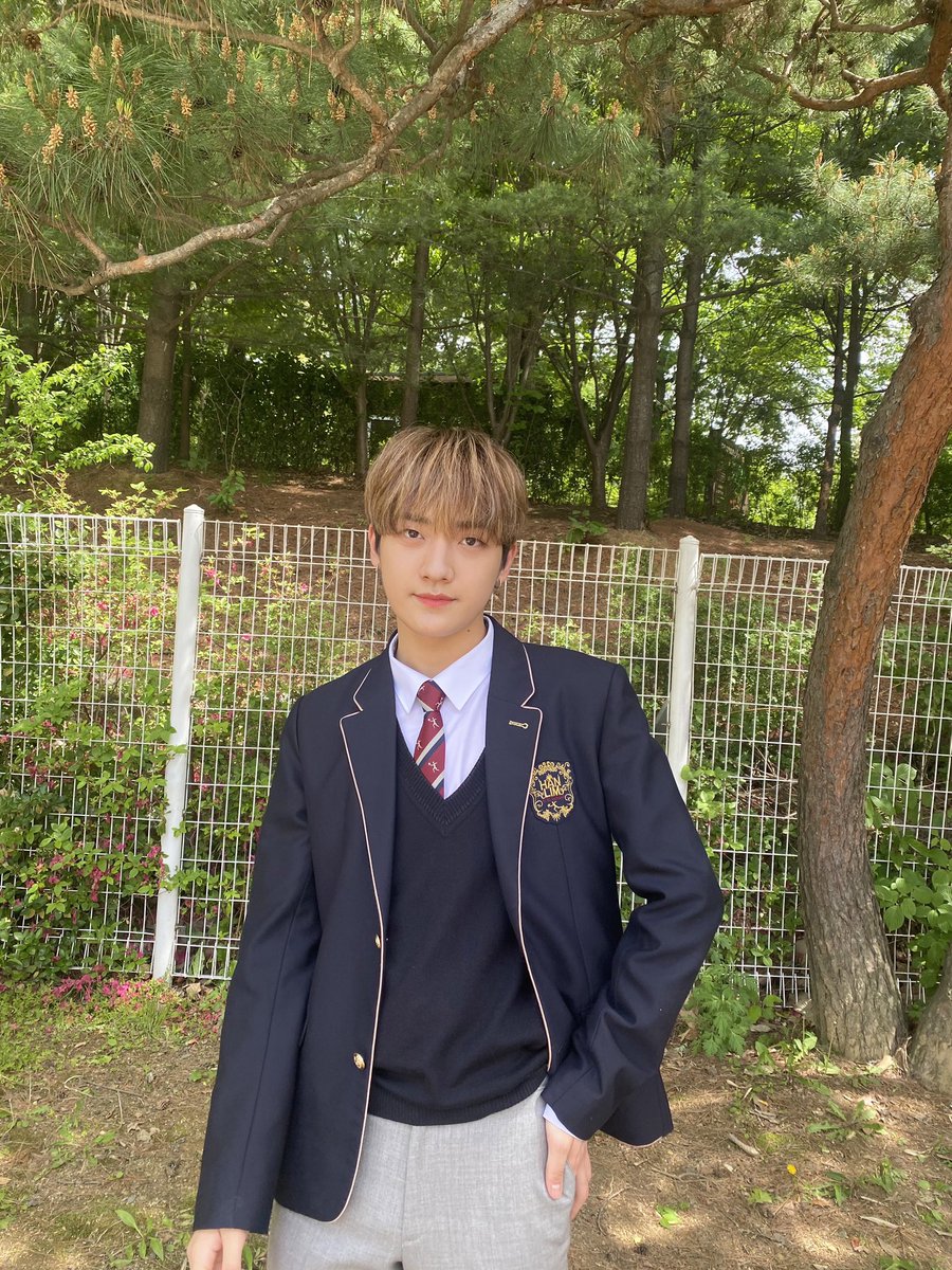 ciipher_italia's tweet photo. [#원]{Won} Di già la foto del diploma!!
Il tempo passa davvero velocemente!!😊

#ciipher  #ciipheritalia #싸이퍼 #현빈 #문현빈 #탄 #최석원 #휘 #김병근 #케이타 #태그 #염태균 #도환 #길도환 #원 #박성원 #비 #정지훈 #wonciipher https://t.co/nmvBTbPb4s
