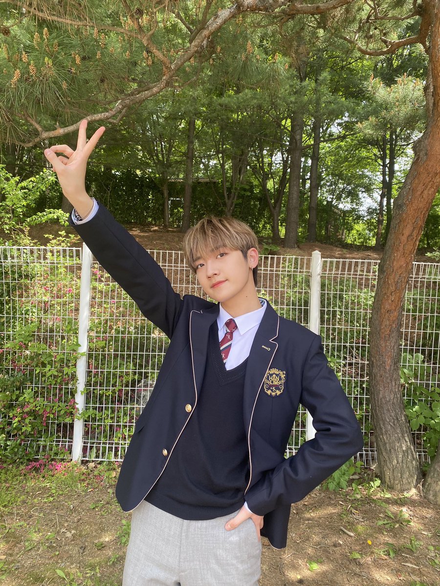 ciipher_italia's tweet photo. [#원]{Won} Di già la foto del diploma!!
Il tempo passa davvero velocemente!!😊

#ciipher  #ciipheritalia #싸이퍼 #현빈 #문현빈 #탄 #최석원 #휘 #김병근 #케이타 #태그 #염태균 #도환 #길도환 #원 #박성원 #비 #정지훈 #wonciipher https://t.co/nmvBTbPb4s