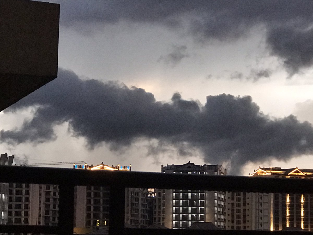 Sookie122's tweet photo. 这雨下得我措不及防，我还没出过门！ https://t.co/Ly9u1lLAUc