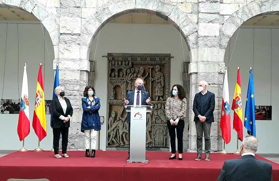 parlacan's tweet photo. El Parlamento subraya el papel de la enfermería y reivindica que Cantabria necesita más enfermeras con menos obstáculos para poder ofrecer su competencia profesional plena #DíaInternacionaldelaEnfermera @enfermeriacan @cantabriaes @scsalud
https://t.co/fEEMngohIh https://t.co/lgiKe4Ohcz