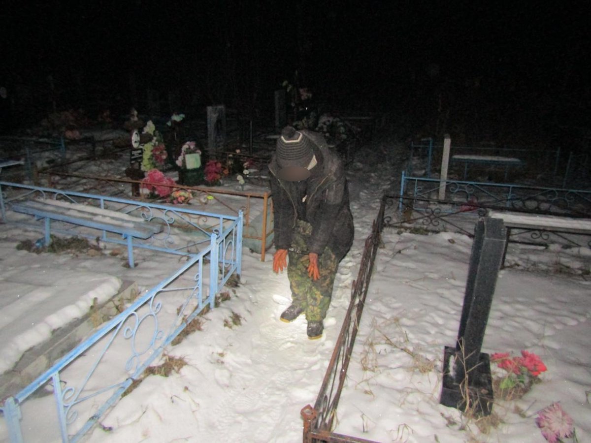 Могилы российских солдат погибших в украине 2023. Кладбище в россии погибшие в украине. Ростовское кладбище могилы солдат сво. Кладбище на мирном донецк. Свежее захоронение.