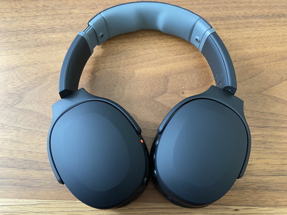 entarh's tweet image. ついに届いた〜！低音強めを探していて、やっと出会えた #Crusherevo
実はこのブランド聞かず嫌いしてたんだけど、視聴してみて、度肝を抜かれた！
ライブ会場にいるみたいな臨場感！そうそう、これこれ、ライブってこんな感じだった😭#サカナクション はもちろん、一郎さんのDJプレイも最高でした！