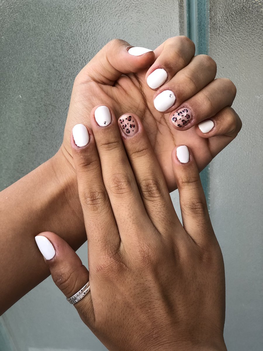 Holaa! Les cuento que arranque con mi nuevo emprendimiento de uñas 🎀💅🏼💖
Me ayudan mucho difundiendo ✨

Aprovecho esto para dejar unas fotitos de lo que hago y dejar mi insta para que vayan a seguir💖

instagram.com/rbmanicuria?ig…