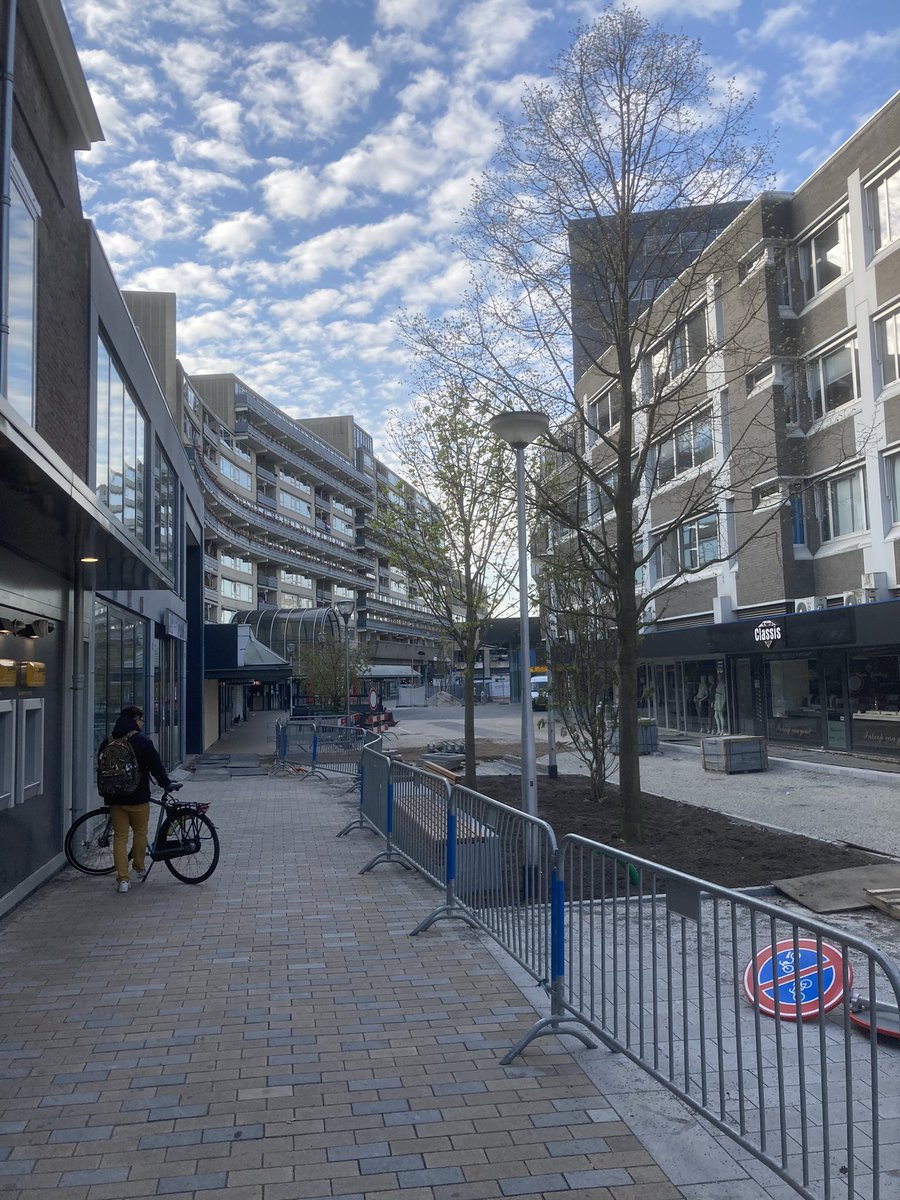 Net nieuw geplante bomen in het stadscentrum. Tilburg heeft ze nodig. Het worden er komende jaren nog veel meer! <a href="/gemeentetilburg/">gemeentetilburg</a>