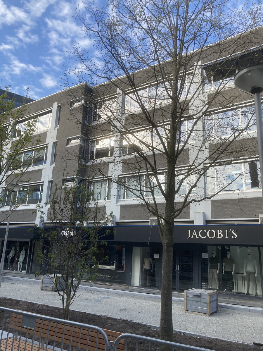 rikgrashoff's tweet photo. Net nieuw geplante bomen in het stadscentrum. Tilburg heeft ze nodig. Het worden er komende jaren nog veel meer! @gemeentetilburg https://t.co/mCQiy5QOiH