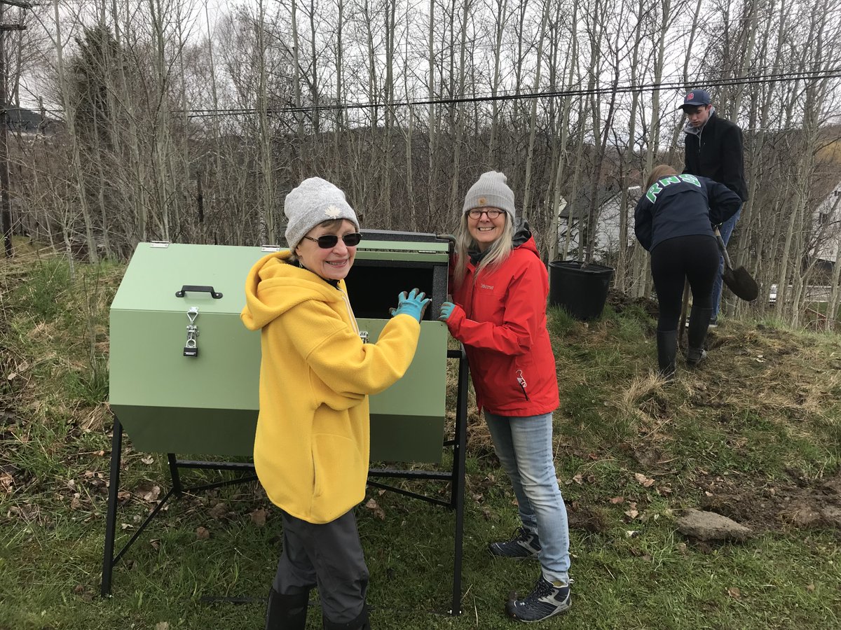 WECNL's tweet photo. Want to read our May update? Check it out here! https://t.co/yI0VJPg8kJ 

We have it all - composting, wild edibles, greenhouses, economic recovery, new newsletter and much more! https://t.co/pxxQOkkCC2