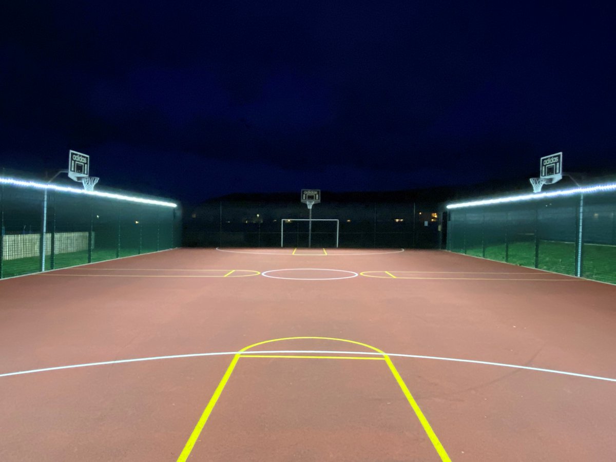 etcsports's tweet photo. We're delighted to share images of our latest Tweener install for a MUGA in Somerset. This LED lighting system has opened up opportunities for this facility to maximise evening playing time, 12 months of the year! #tenniscourts #muga #multiusegamesarea #tweener #floodlighting https://t.co/8nQkKIIc51