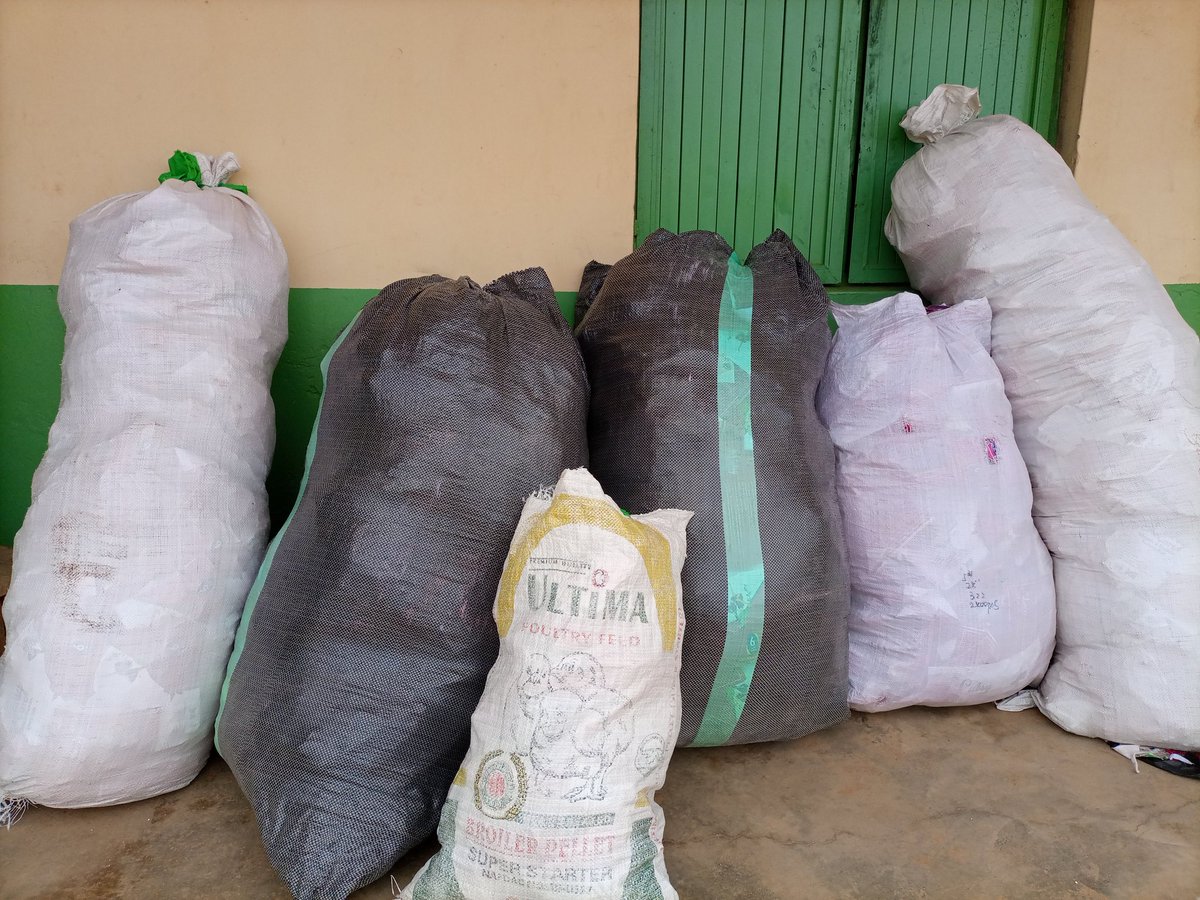 Thank you @UNFPANigeria/UN Basket fund for supporting us to make our girls productive, first of it kind for adolescent young girls in an urban slum like Rigasa to be self reliance and take care of their menstruation hygiene through production of self efficient reusable pads
#SRH