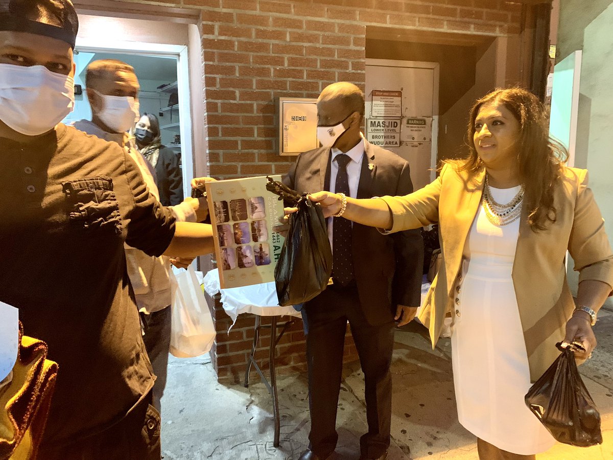 DimpleWillabus's tweet image. Attended the Aftaar Dinner hosted by several NYPD fraternal organizations. #aftaar #Iftar