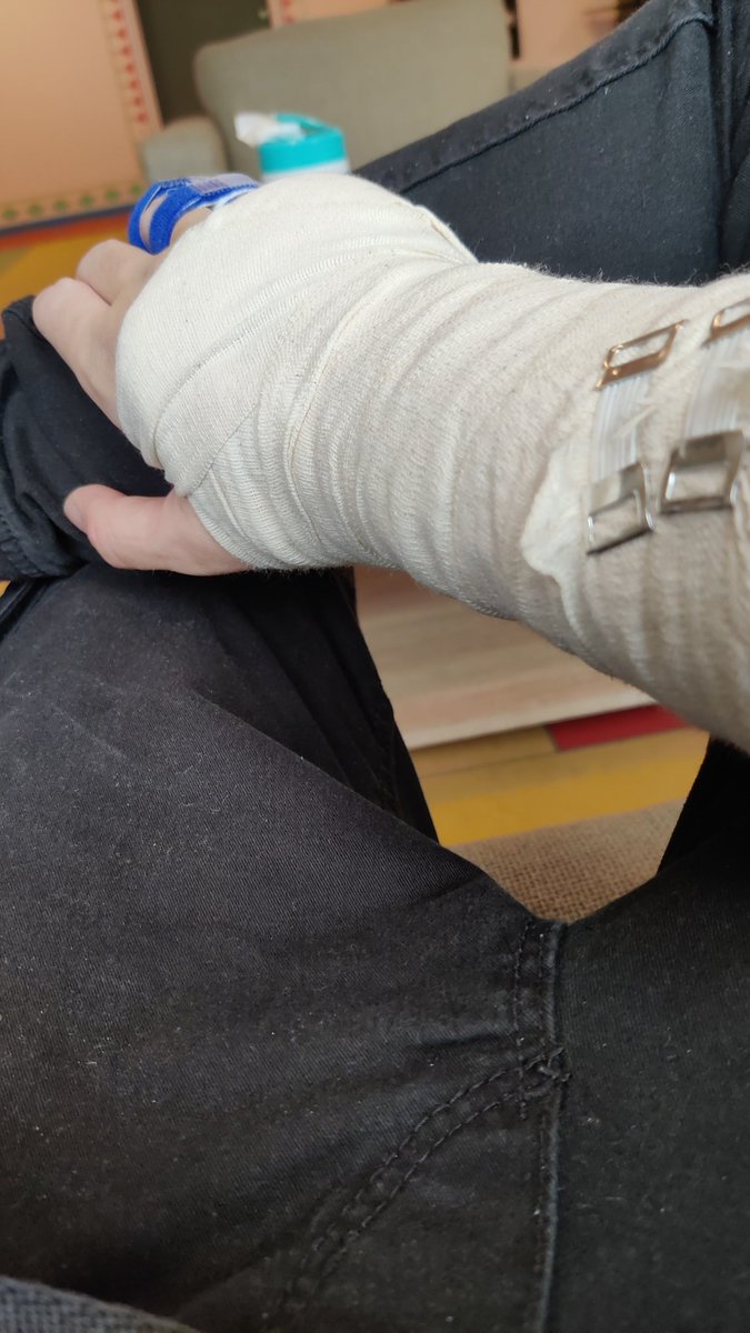 OfficialKaDaZ's tweet photo. Everyone put up cute pics..
I can't even fit half of my hoodies over this shit 🤦 https://t.co/U4jYTvWsPK