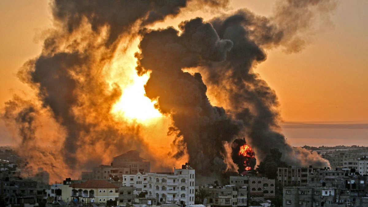 talhaahmad967's tweet photo. Photos of #Gaza this morning.
#GazaUnderAttack #Gaza_under_attack_now https://t.co/urzC8FzZ4P