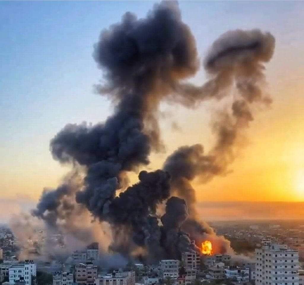 talhaahmad967's tweet photo. Photos of #Gaza this morning.
#GazaUnderAttack #Gaza_under_attack_now https://t.co/urzC8FzZ4P