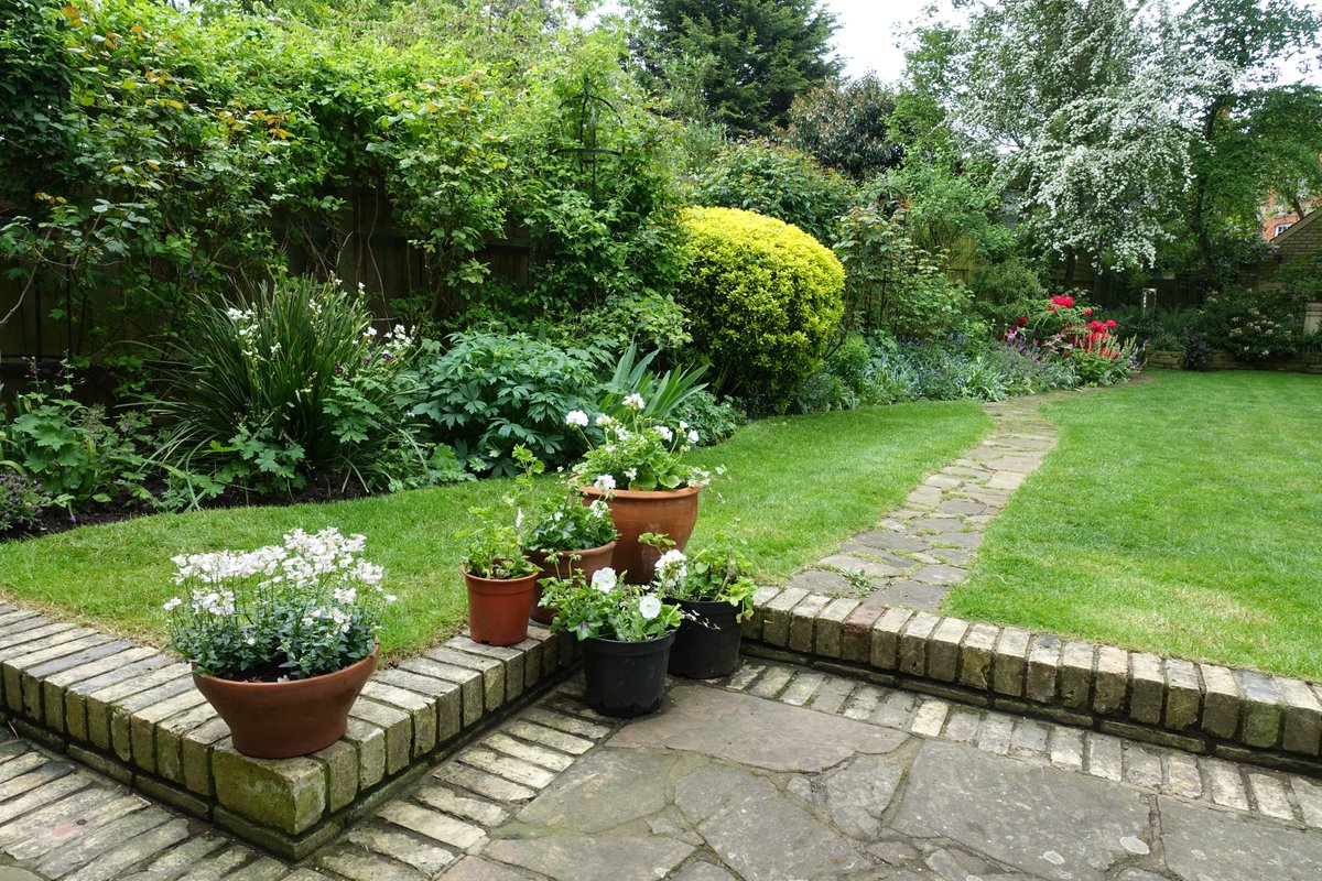 MHDHS Member Patsy Bailey &amp; John Rance's garden at 17 Princes Avenue, Muswell Hill, London, N10 3LR is opening on Sunday 16 May (2:00-6:00pm) as part of the Princes Avenue Gardens Group Opening for the NGS. For further information please visit muswellhillgardeners.co.uk/gardens.php#26. #NGS