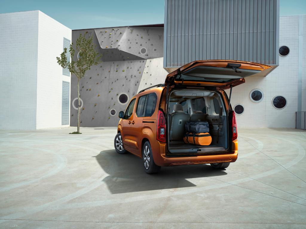 JamesTaylorVX's tweet photo. The #FullElectric #ComboE Life is available to order now priced from £31,610. Available from launch in M or XL body lengths with 5 or 7 seats, the @vauxhall #ComboE Life has a zero-emission range of up to 174 miles and a BIK rate of just 1%. Find out more👉https://t.co/gDVEcvVCSE https://t.co/vCqiHp0ufn