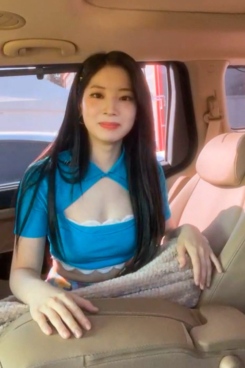KDHLOOKS's tweet photo. Dahyun is so... 
#DAHYUN #다현 https://t.co/hmsFrPbSDa