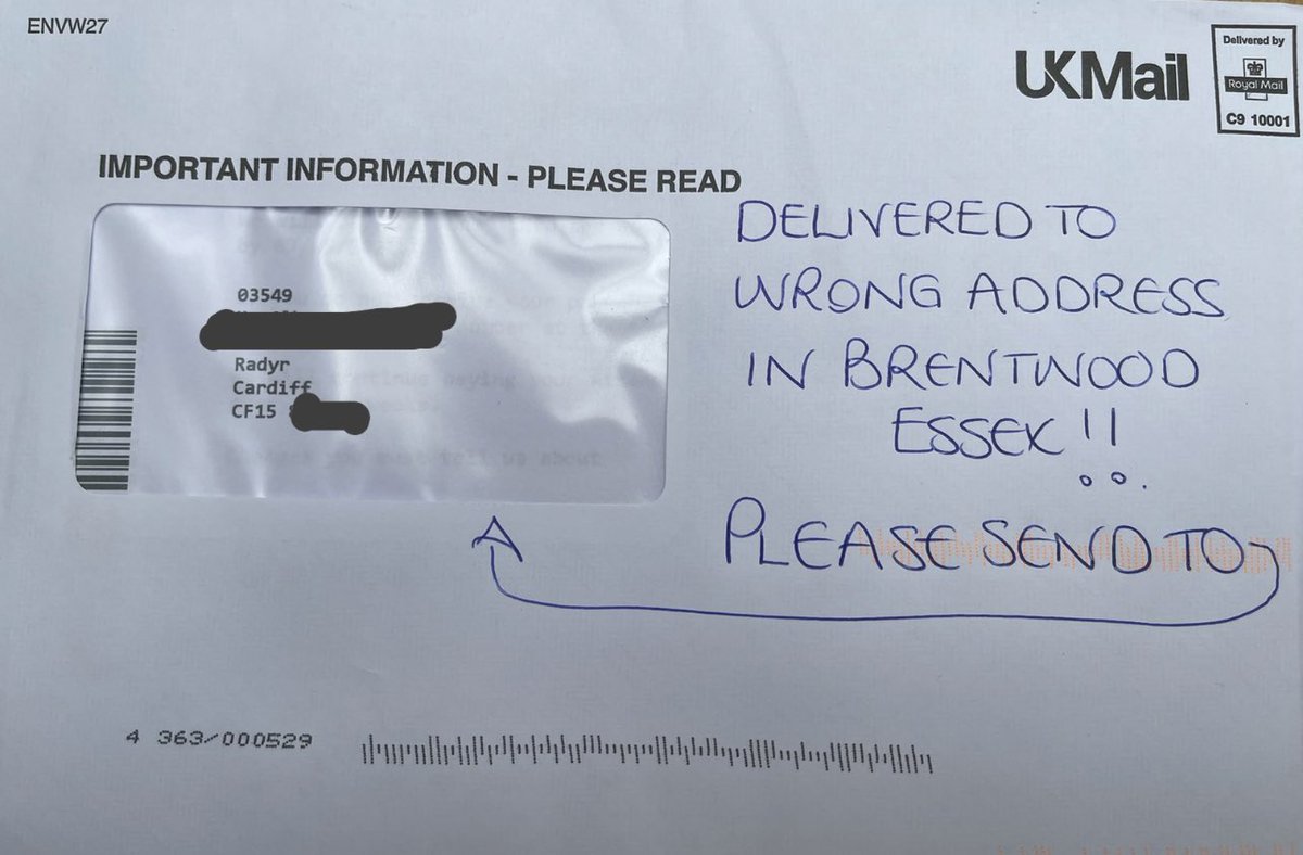 __lisawalker__'s tweet photo. @RoyalMail How on earth did you get the delivery address so wrong? 🤦🏽‍♀️ https://t.co/NnS1fUaN4w