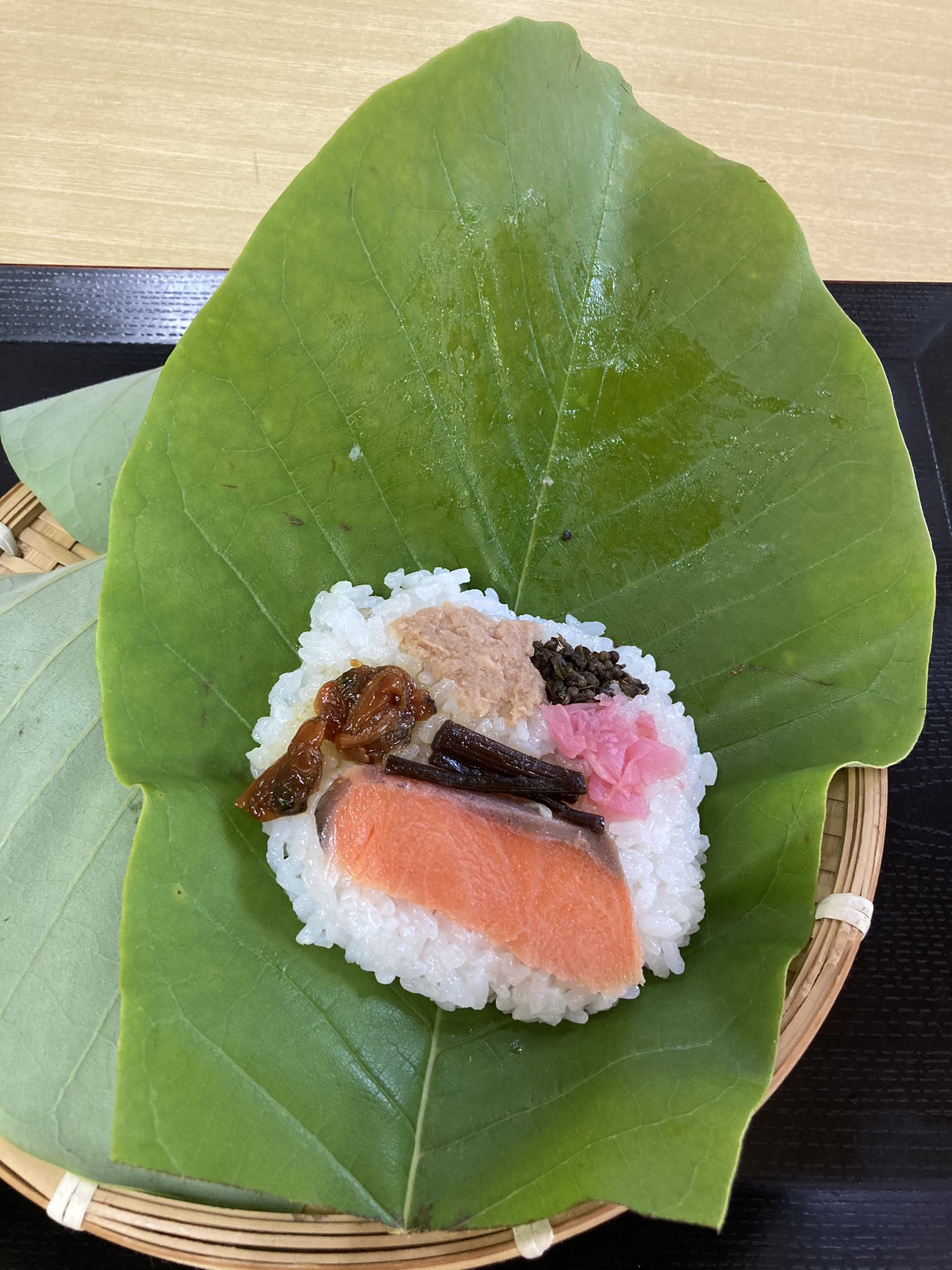 おばちゃんの味 白川茶屋 お待たせいたしました 新しい葉っぱの朴葉寿司が出来ました 毎日限定100枚 初夏の香りの朴葉寿司 ご予約 お取り置き お待ちしております 発送はもうしばらく後となります 5月末頃予定 東白川村 白川茶屋 朴葉寿司 おばちゃんの味 白川茶屋 お待たせいたしました 新しい葉っぱの朴葉寿司が出来ました 毎日限定100枚 初夏の香りの朴葉寿司 ご予約 お取り置き お待ちしております 発送はもうしばらく後となります 5月末頃予定 東白川村 白川茶屋 朴葉寿司