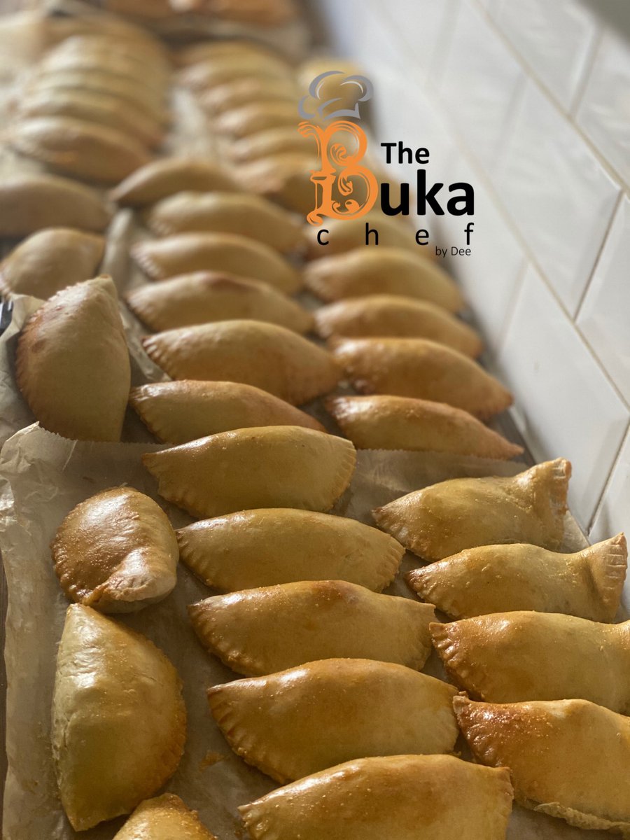 thebukachef_'s tweet photo. Half of 90 meat pies. No space to snap it all at once. I woke up 5:30am! 
Did it alone but God is always my helping hand. I’m grateful 🙏🏾🙏🏾🙏🏾...

-
Please I make 🇬🇧🇳🇬🇬🇧 Nigerian food &amp; snacks and deliver all over UK. Please send a dm to order. God bless you 🙏🏾❤️ #PleaseRetweet https://t.co/itP7IF96eP