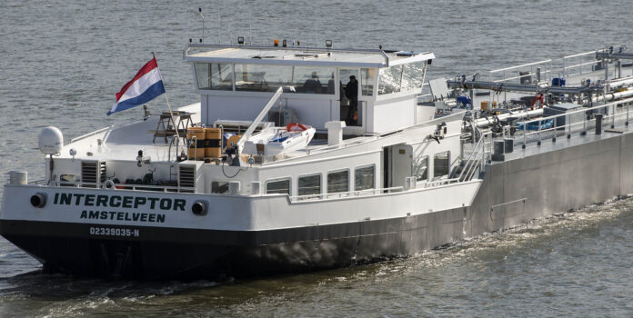 Het schip de Mts Interceptor is ontworpen om ook bij laag water optimale prestaties te leveren. #Hydromarine heeft met een 75kVA #asgenerator een groene bijdrage mogen leveren aan het #ecodesign van het #schip.
binnenvaartkrant.nl/interceptor-st…